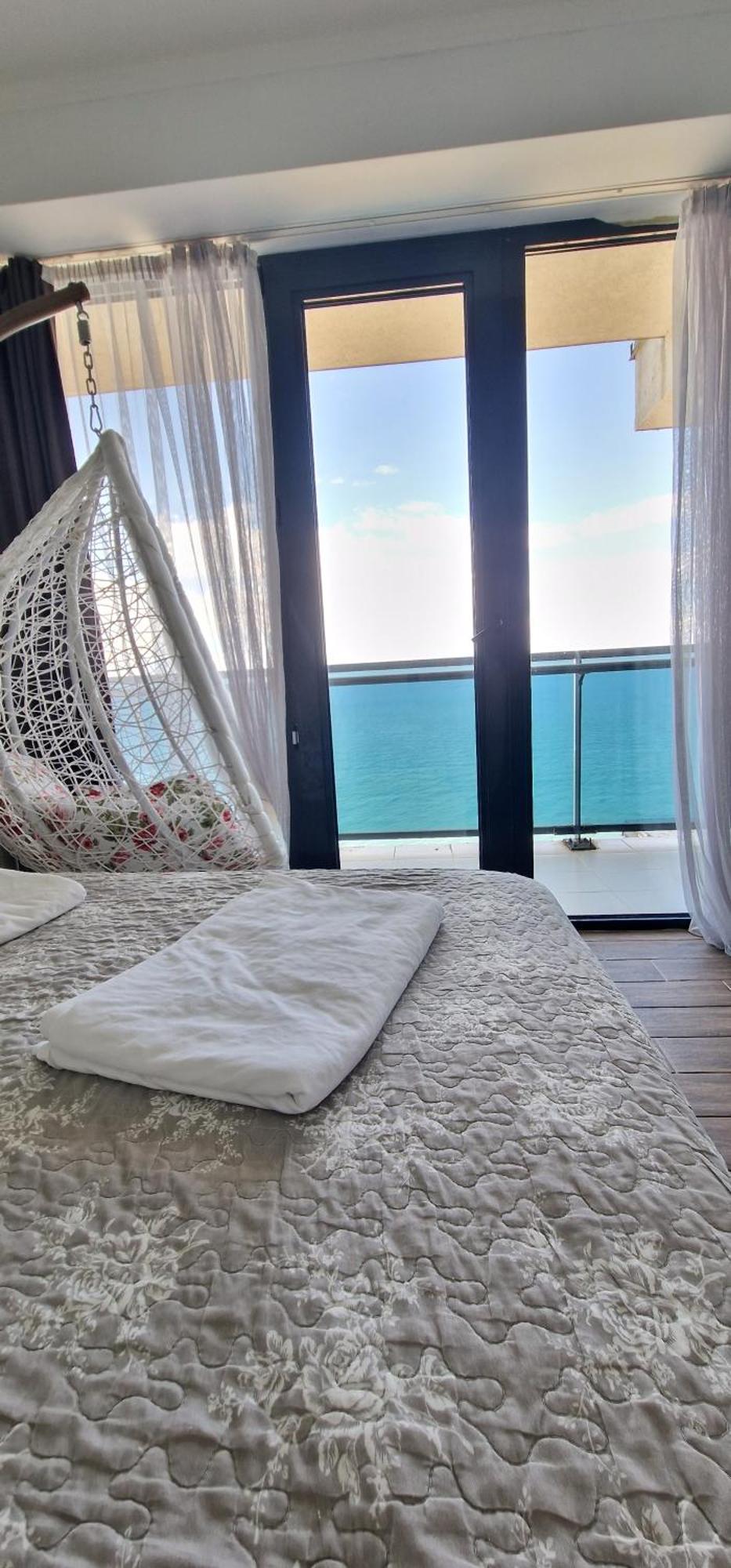Your Beach Tower Батуми Стая снимка
